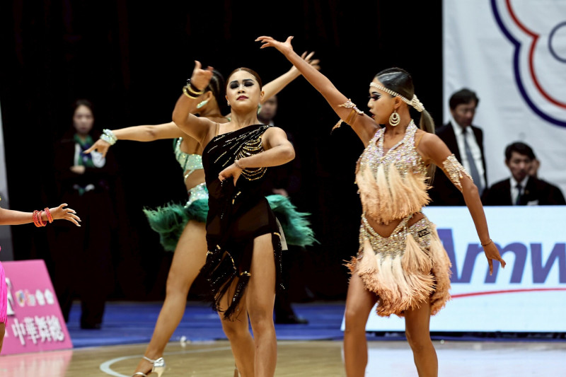 大獎娛樂城、大獎娛樂 線上新聞 16歲李婕語在拉丁舞比賽中全勝奪冠，期許突破自我享受競技