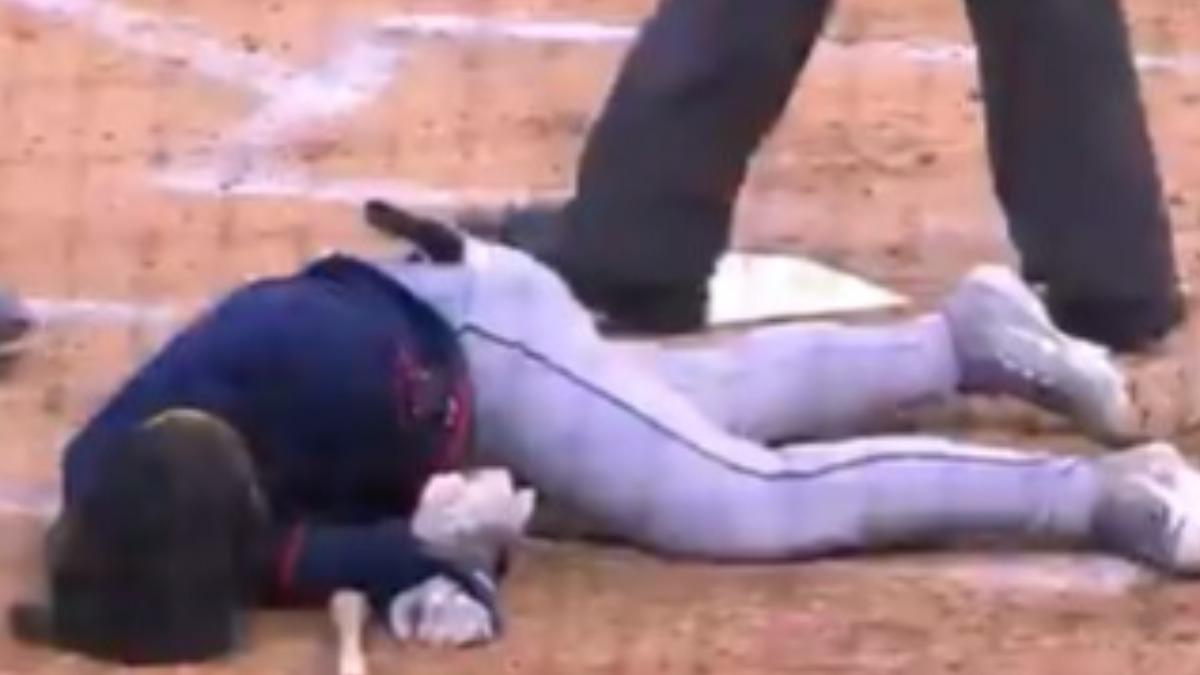 大獎娛樂城、大獎娛樂 線上新聞 保重！李灝宇遭觸身球直擊臉部，治療後立即退場。