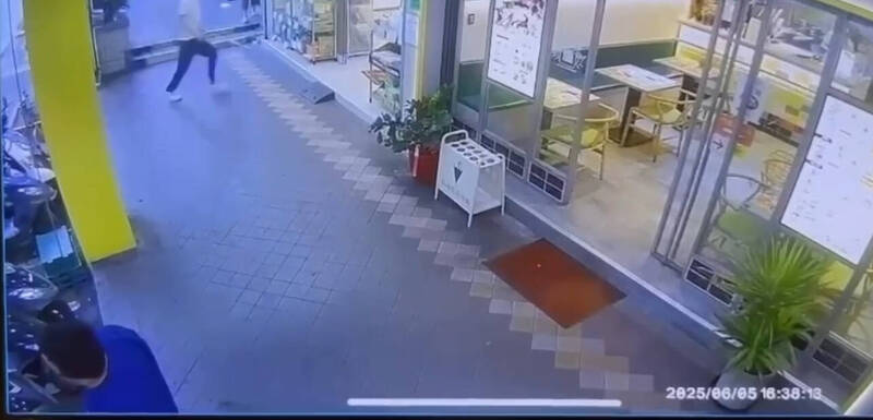 大獎娛樂城、大獎娛樂 線上新聞 男子怒吼「為何說我罹癌」情緒失控，揮球棒砸毀藥局！