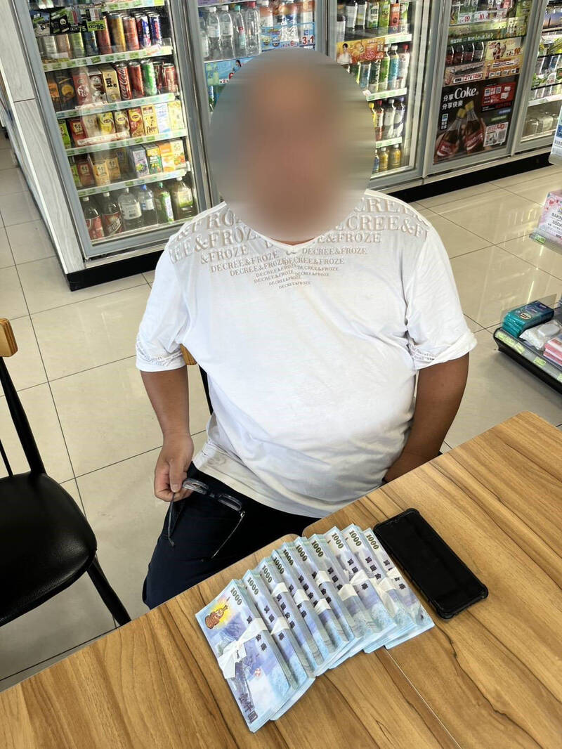 大獎娛樂城、大獎娛樂 線上新聞 台中七旬翁慘遭虛幣詐騙895萬！警方百萬餌鈔誘捕，車手裝蒜演技全開！