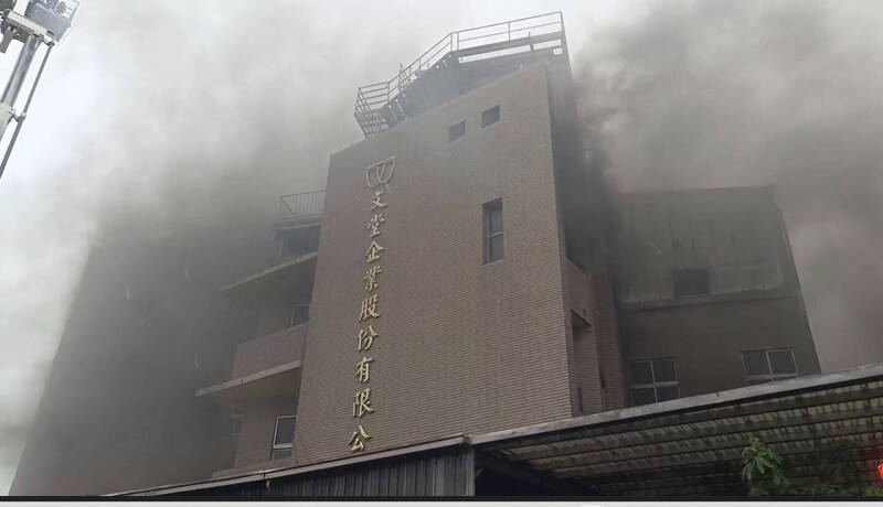 大獎娛樂城、大獎娛樂 線上新聞 惡火吞噬林口！金屬工廠熊熊燃燒，濃煙、粉塵「毒氣」瀰漫！