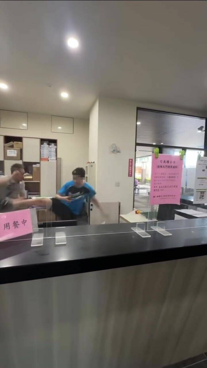 大獎娛樂城、大獎娛樂 線上新聞 惡劣！萬能科大男學生「暴打舍監」！警逮人送辦，校方怒挺提告！