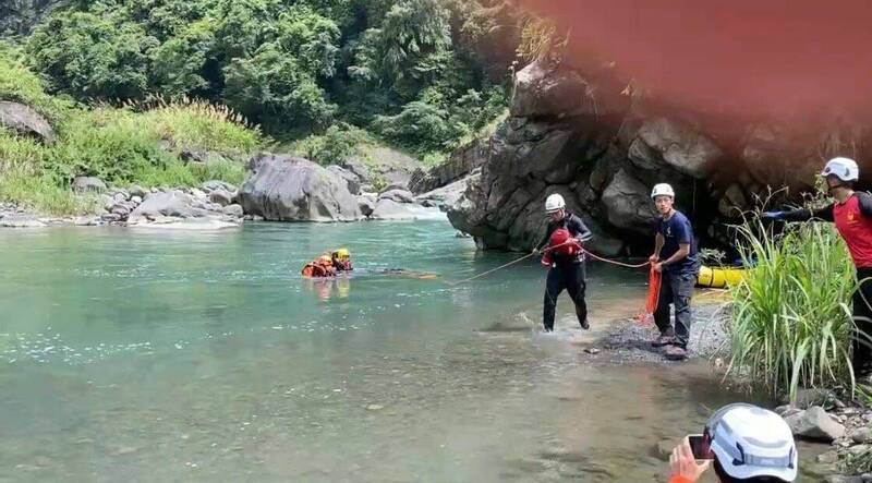 大獎娛樂城、大獎娛樂-線上新聞-泛舟奪命！ 男子穿救生衣仍不幸落水，命喪五峰上坪溪，鬼澤古道驚傳悲劇！