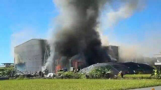 大獎娛樂城、大獎娛樂-線上新聞-宜蘭惡火狂燒！ 五結鄉碾米廠陷入火海，濃煙蔽日，消防人員緊急搶救！