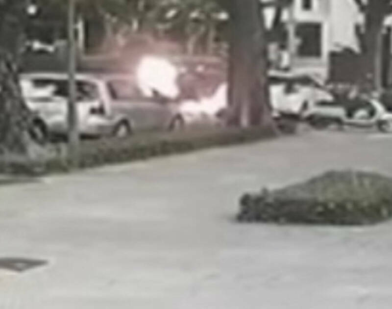 大獎娛樂城、大獎娛樂-線上新聞-警局前「活活燒死人」！ 男子不滿被視為「小咖」，狠心縱火釀悲劇，無期徒刑定讞！