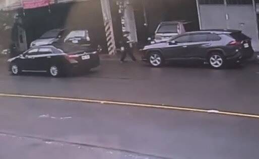 大獎娛樂城、大獎娛樂-線上新聞-豐原超商命案大突破！警方帶回疑似共犯，案情即將水落石出！