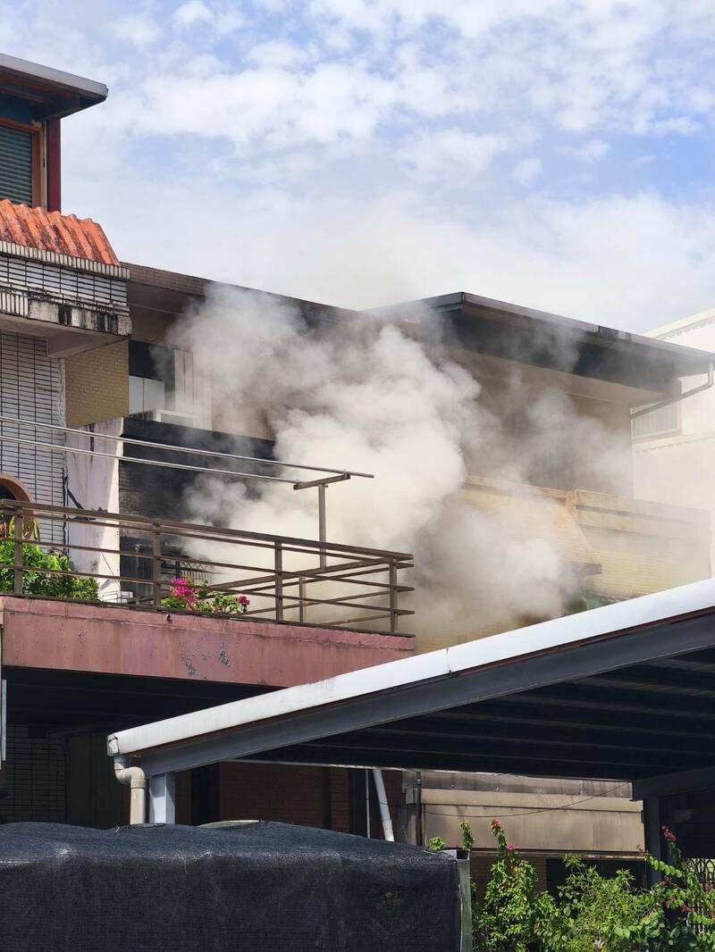 大獎娛樂城、大獎娛樂-線上新聞-驚險瞬間！羅東透天厝大火，屋主夫妻幸運逃過一劫！