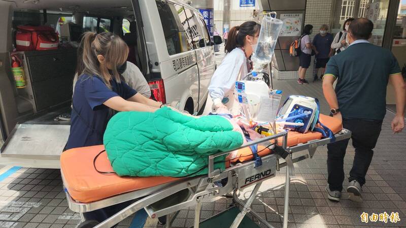 大獎娛樂城、大獎娛樂-線上新聞-「紅斑馬」為愛開道！台南早產兒命懸一線，警車3小時飆速奇蹟搶命！