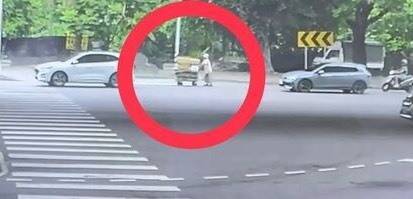 大獎娛樂城、大獎娛樂-線上新聞-台中「賓士輾屍」再現？阿婆遭撞慘死車輪下，勾起全台顫慄回憶！