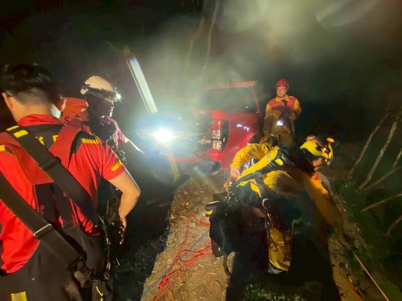 大獎娛樂城、大獎娛樂-線上新聞-奇蹟生還！花蓮男開車墜落30米深山谷，車體全毀竟毫髮無傷，命大逃過死劫！