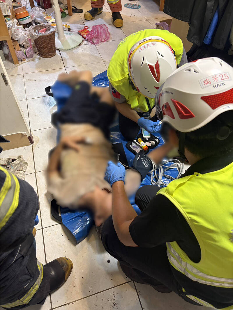 大獎娛樂城、大獎娛樂-線上新聞-命懸一線！保全員連兩天沒上班，警消及時破門救命