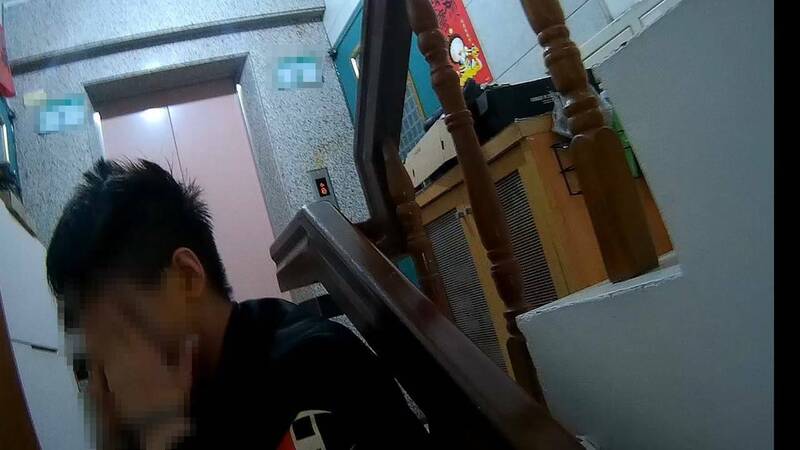 大獎娛樂城、大獎娛樂-線上新聞-通緝犯「跑酷」狂逃8樓！得意歡呼下一秒GG，被警「辣椒水制伏」！