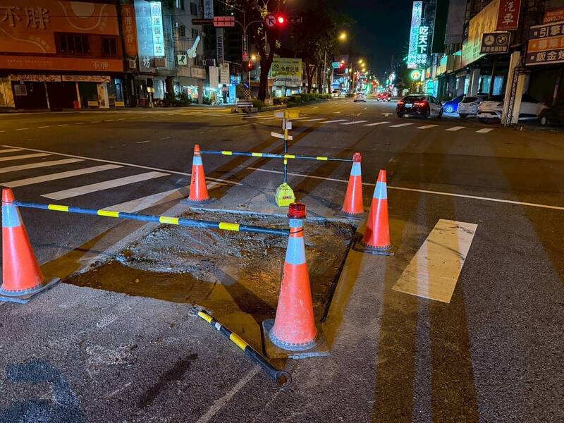 大獎娛樂城、大獎娛樂-線上新聞-太離譜！19歲騎士夜間慘摔犁田，竟是「施工區沒設爆閃燈」釀禍！警將究責！