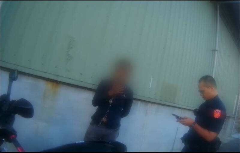 大獎娛樂城、大獎娛樂-線上新聞-太誇張！木柵男忘拔鑰匙，機車「原地消失」，警靠一招2小時神速尋回！