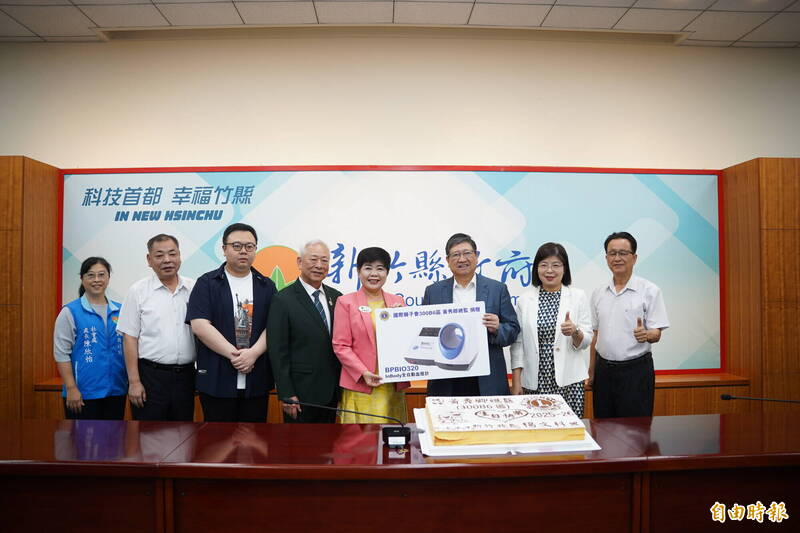 大獎娛樂城、大獎娛樂-線上新聞-【雪中送炭】愛心爆棚！獅子會「隧道式血壓機」送暖！竹縣部落居民感動落淚