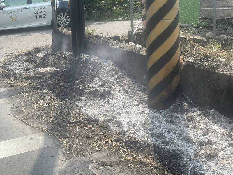 大獎娛樂城、大獎娛樂-線上新聞-太狠毒！芬園「電線桿、大樹」慘遭人縱火焚燒！警方怒追「放火狂」！