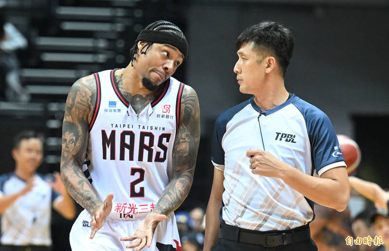 大獎娛樂城、大獎娛樂-線上新聞-【世紀對比】髮型神複製「戰神」艾佛森！洛夫頓急澄清：我還沒厲害到那種程度！