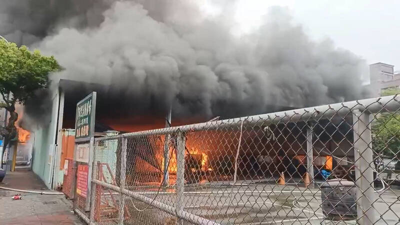 大獎娛樂城、大獎娛樂-線上新聞-里長服務處驚傳「連環爆炸」！ 高雄三民區陷入火海！內幕恐不單純！