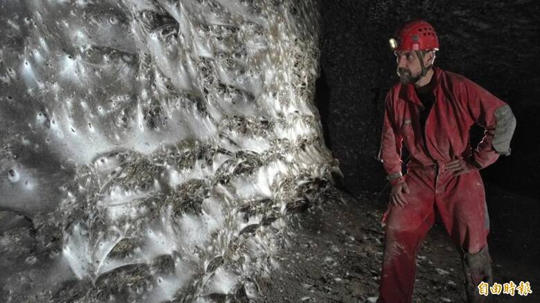 大獎娛樂城、大獎娛樂-線上新聞-密集恐懼症慎入！ 發現世界最大「恐怖蜘蛛網」！11萬隻蜘蛛築巢的死亡洞穴曝光！