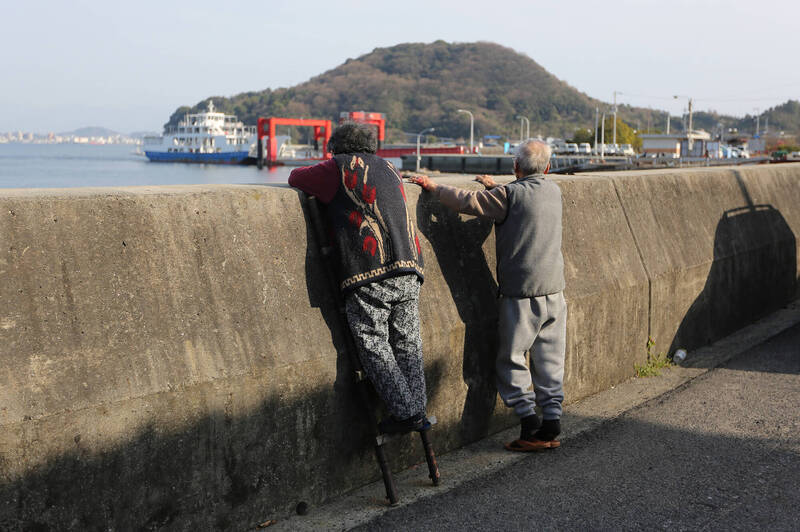 大獎娛樂城、大獎娛樂-線上新聞-晴天霹靂！薪水全交老婆管！他退休前一查存摺「當場崩潰」：億萬存款竟只剩40萬？