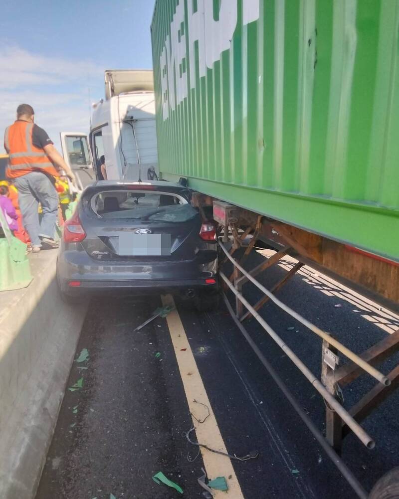 大獎娛樂城、大獎娛樂-線上新聞-【高速煉獄！】國1中壢段「輪胎爆炸」！貨櫃車秒變殺人武器！連環撞+5公里超長車龍大塞爆！