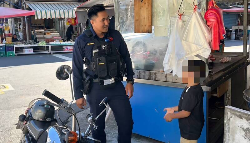 大獎娛樂城、大獎娛樂-線上新聞-離譜！7歲男童遭家族旅遊團「活生生丟包」！男童大哭「我還沒上車啊！」背後真相曝光全網笑翻！