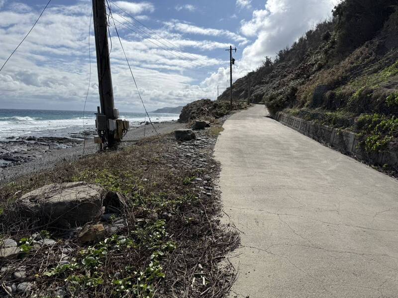 大獎娛樂城、大獎娛樂-線上新聞-阿朗壹古道驚魂！竊賊摸黑偷電線，自以為神不知鬼不覺，落跑慘遭人贓俱獲