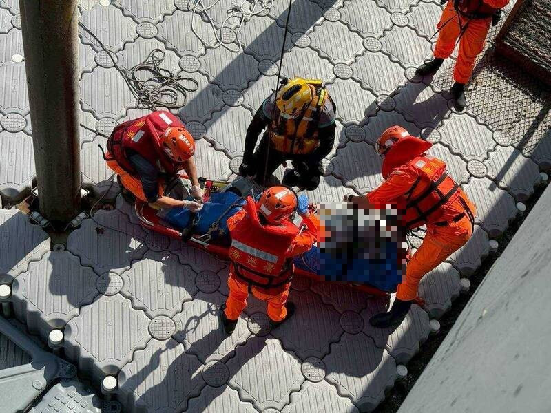 大獎娛樂城、大獎娛樂-線上新聞-鹿港外海驚現浮屍！身分確認「震驚檢警」，今日緊急相驗追查駭人死因