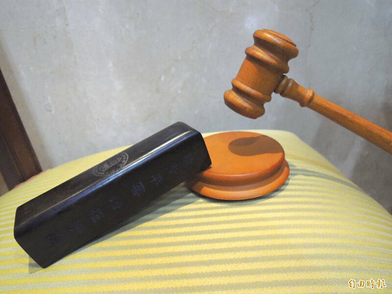 大獎娛樂城、大獎娛樂-線上新聞-【祖孫大戰】 逆孫捶門怒吼「再洗澡就打妳」！阿嬤心碎想討回415萬，法官「這原因」判她輸