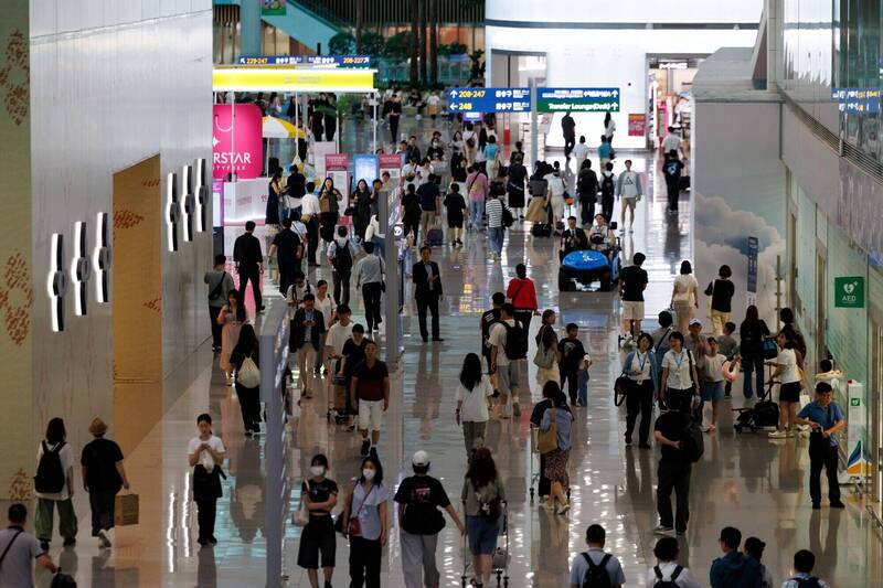 大獎娛樂城、大獎娛樂-線上新聞-當海關傻子？韓男出國「只帶一本書」太可疑，拆開竟藏鉅額外幣...學費辯詞遭打臉！