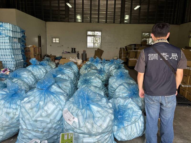 大獎娛樂城、大獎娛樂-線上新聞-【黑心父子檔】 4公噸偽藥流入全台農田！父子檔躲鐵皮屋爽賺380萬黑金，台灣農業陷中毒危機。