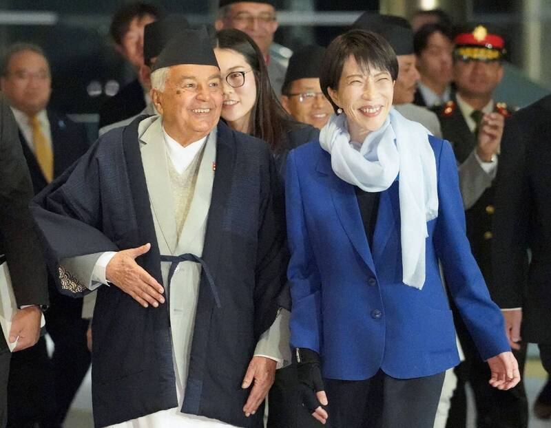 大獎娛樂城、大獎娛樂-線上新聞-手被握爛了！高市早苗驚傳造勢受傷，接見尼泊爾總統破天荒「拒握手」！