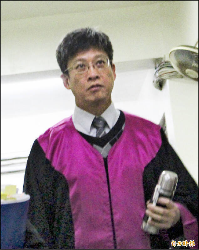 大獎娛樂城、大獎娛樂-線上新聞-色檢座醜聞！施教文性騷4女還自稱「奴才知錯」 最終判決讓法律界蒙羞！