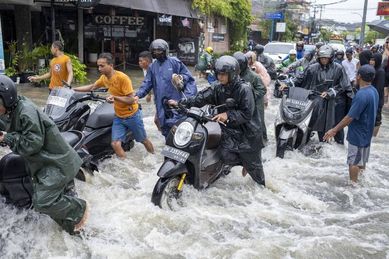 大獎娛樂城、大獎娛樂-財經-【峇里島淪陷】度假聖地變死城！加油站全淹 1.5 米 遊客死命逃亡現場直擊