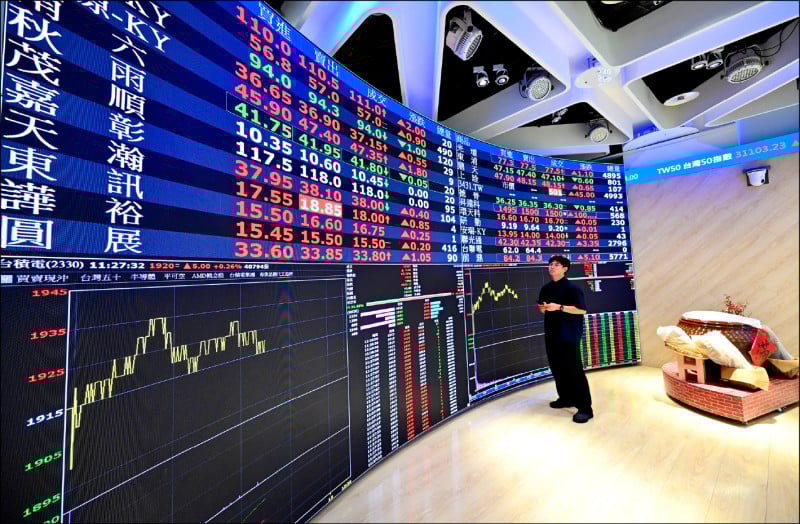 大獎娛樂城、大獎娛樂-財經-擠爆了！ 白爛貓空降大稻埕，台北年貨大街驚現「喪屍級人潮」全為搶這味？