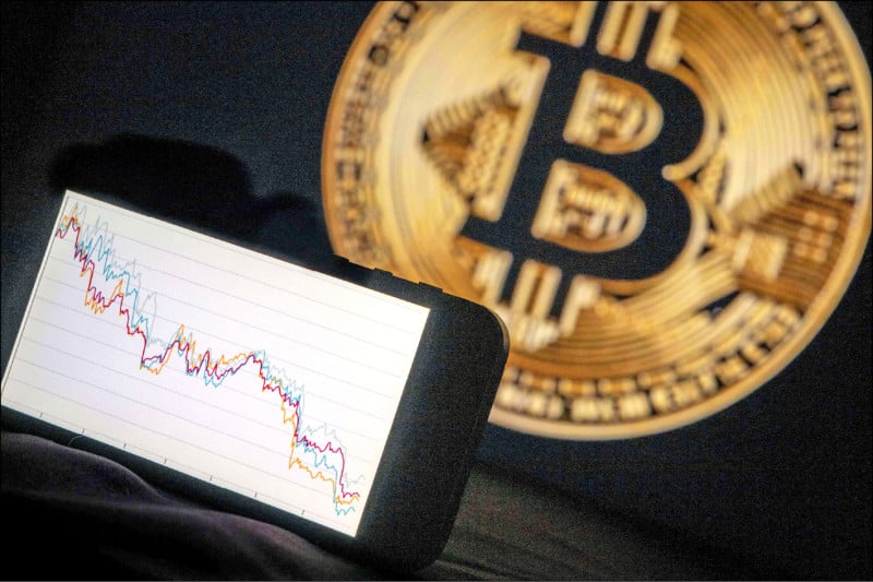 大獎娛樂城、大獎娛樂-財經-年薪 500 萬也救不了！ 退休阿北因「愛面子」2 年燒光家產：破產崩潰後的血淚告白。